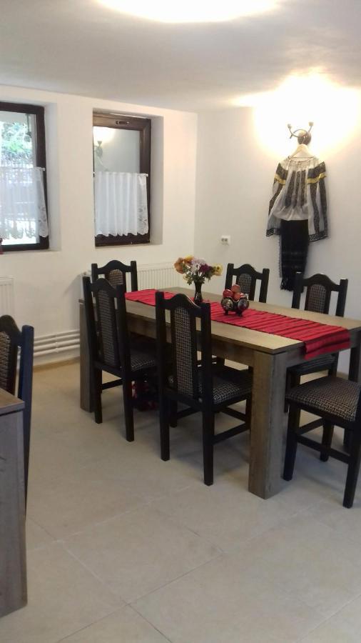 Appartamento Casa Radu Novaci-Străini Esterno foto