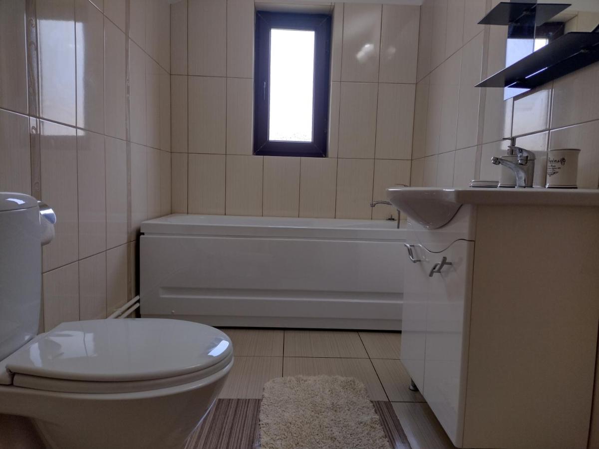Appartamento Casa Radu Novaci-Străini Esterno foto