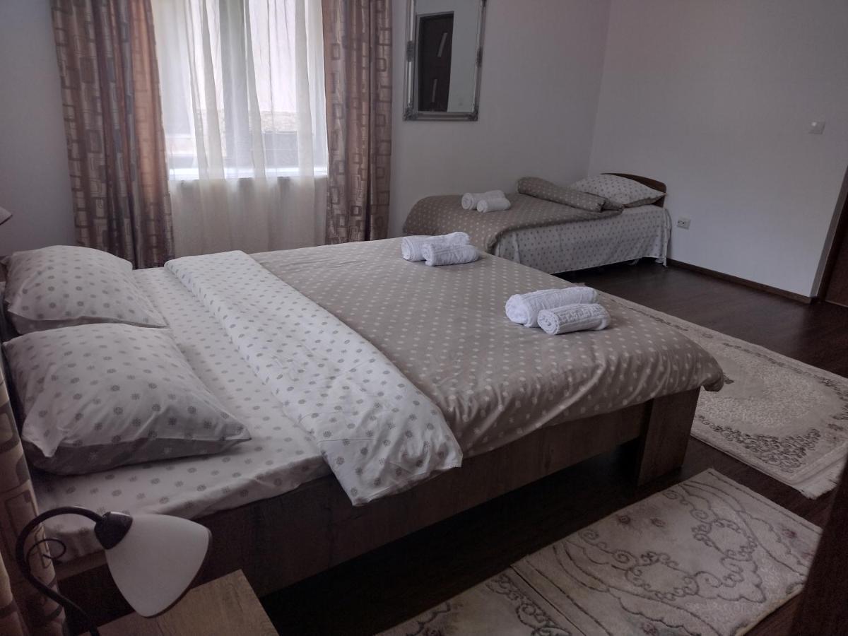 Appartamento Casa Radu Novaci-Străini Esterno foto