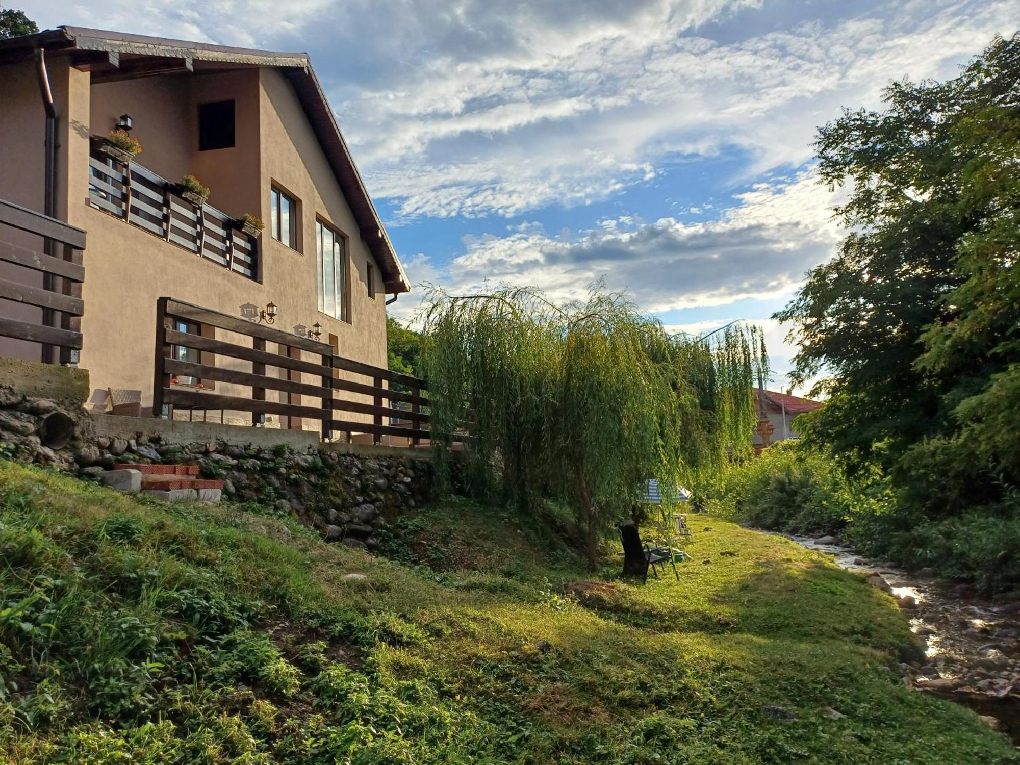 Appartamento Casa Radu Novaci-Străini Esterno foto