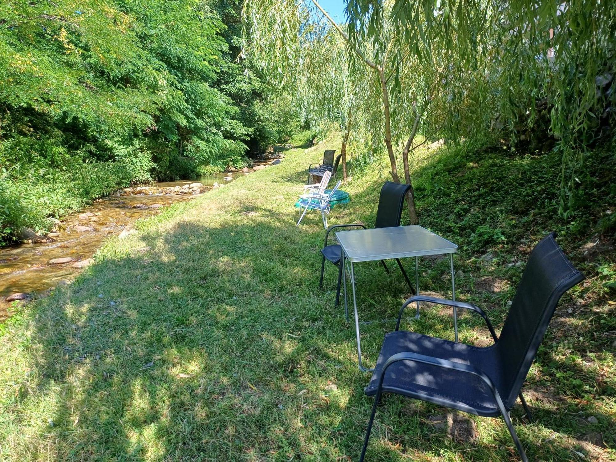 Appartamento Casa Radu Novaci-Străini Esterno foto